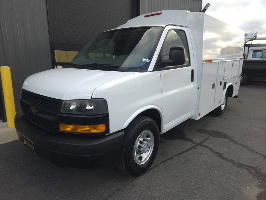 Used 2018 Chevrolet Express 3500 image 2