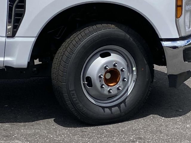 New 2025 Ford F350 XL w/ XL Chrome Package RWD image 3