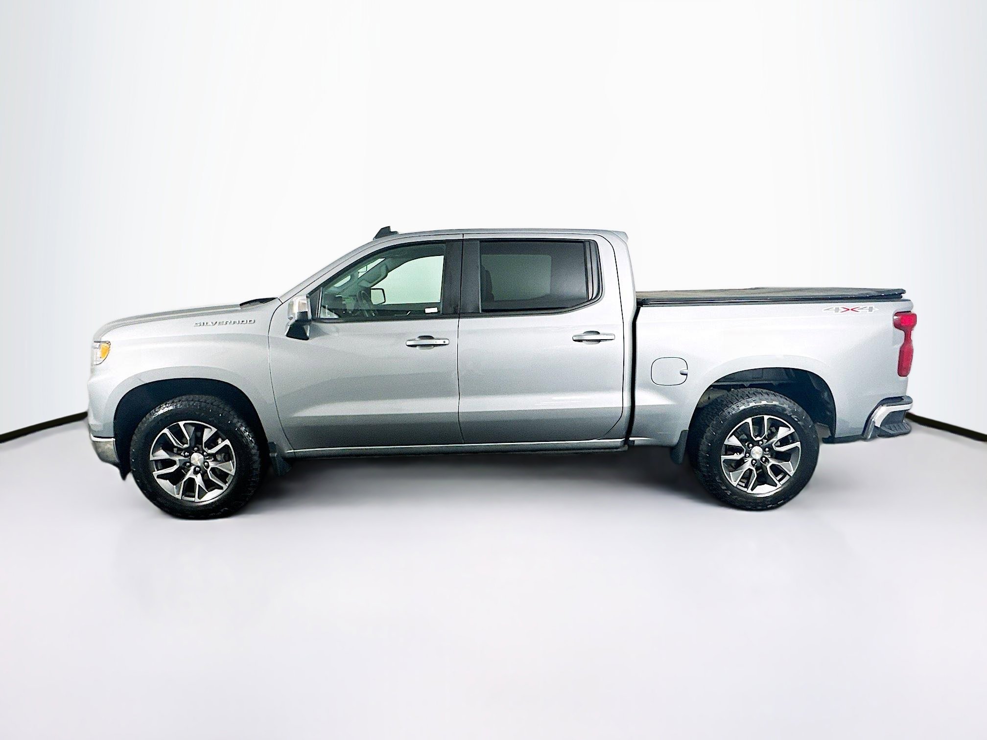 Used 2023 Chevrolet Silverado 1500 LT AWD/4WD image 4