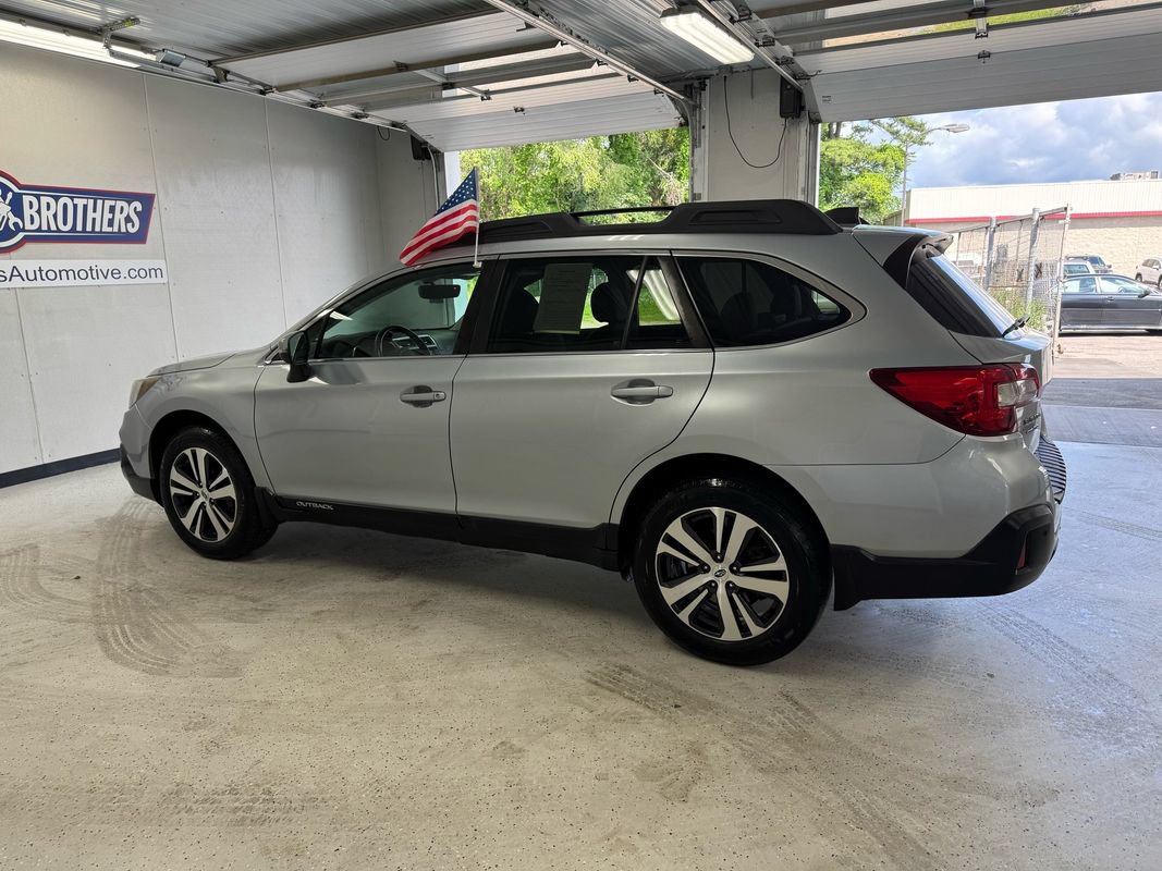 Used 2018 Subaru Outback 3.6R Limited AWD/4WD image 4