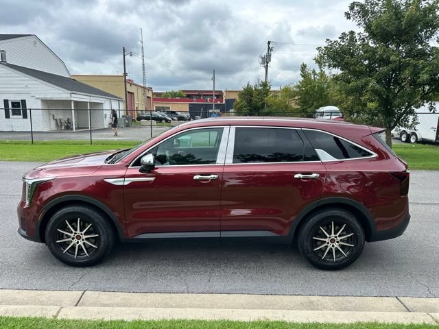 Certified 2025 Kia Sorento LX FWD image 28
