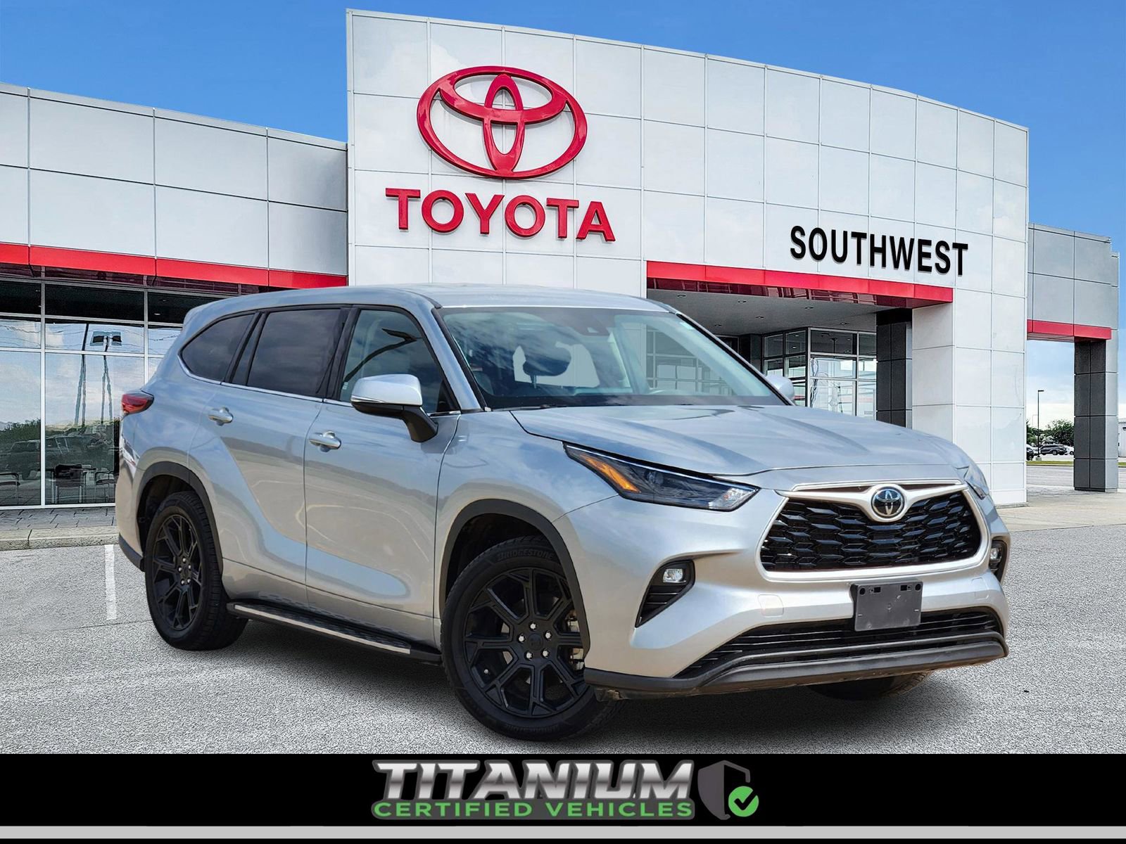 Used 2022 Toyota Highlander LE