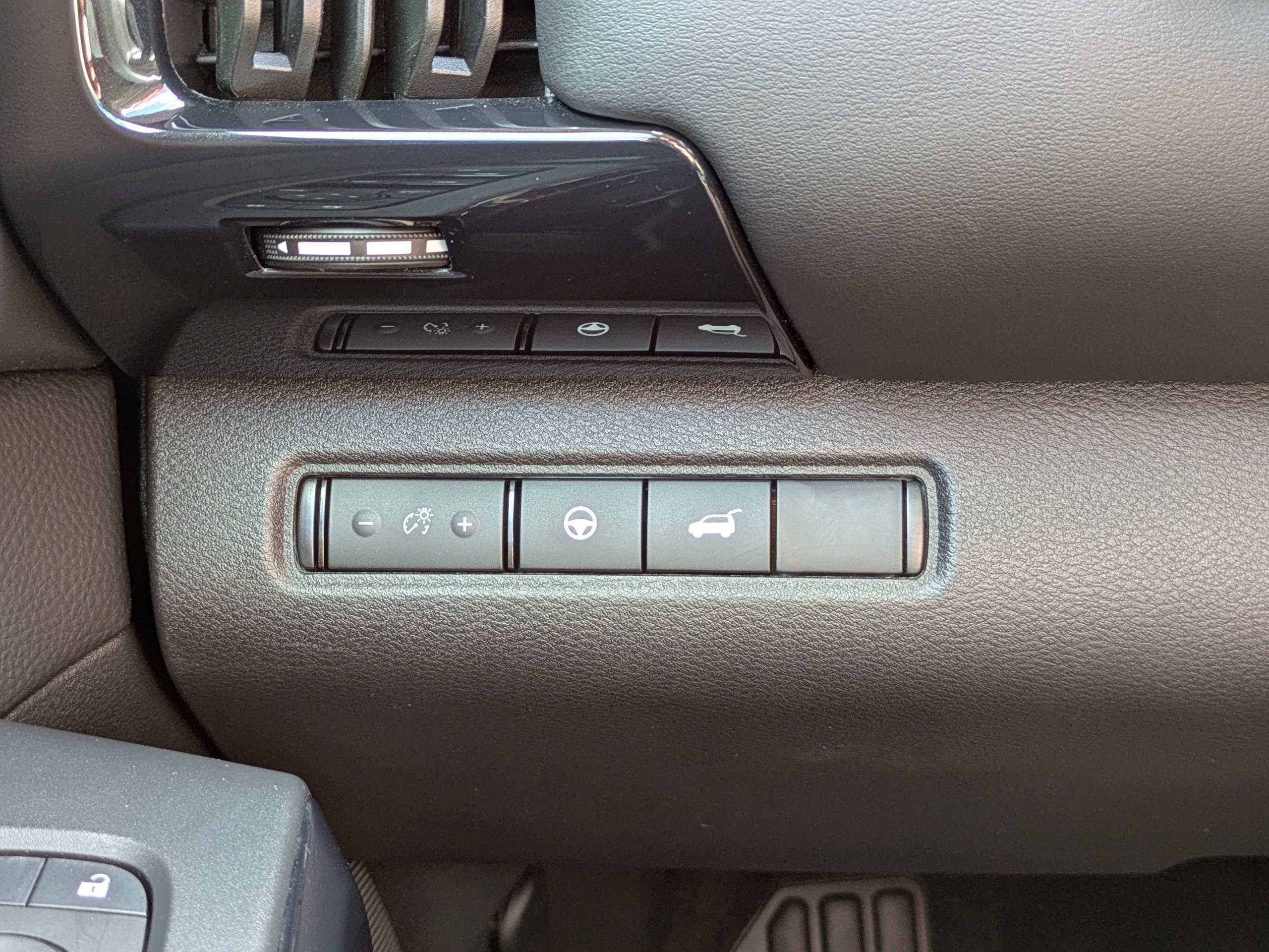 Certified 2025 Nissan Pathfinder SV AWD/4WD image 28
