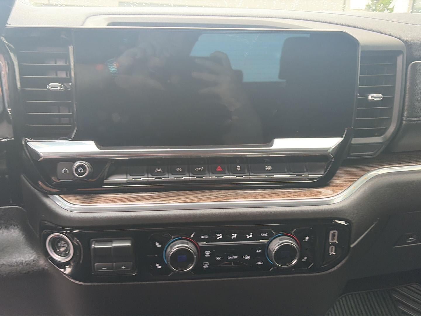 Used 2025 Chevrolet Silverado 1500 LT AWD/4WD image 11
