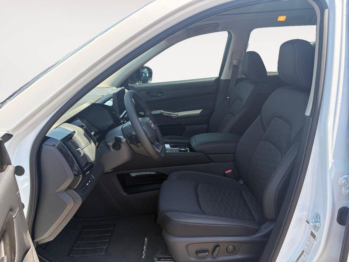 New 2026 Nissan Pathfinder SV w/ SV Premium Package AWD/4WD image 9