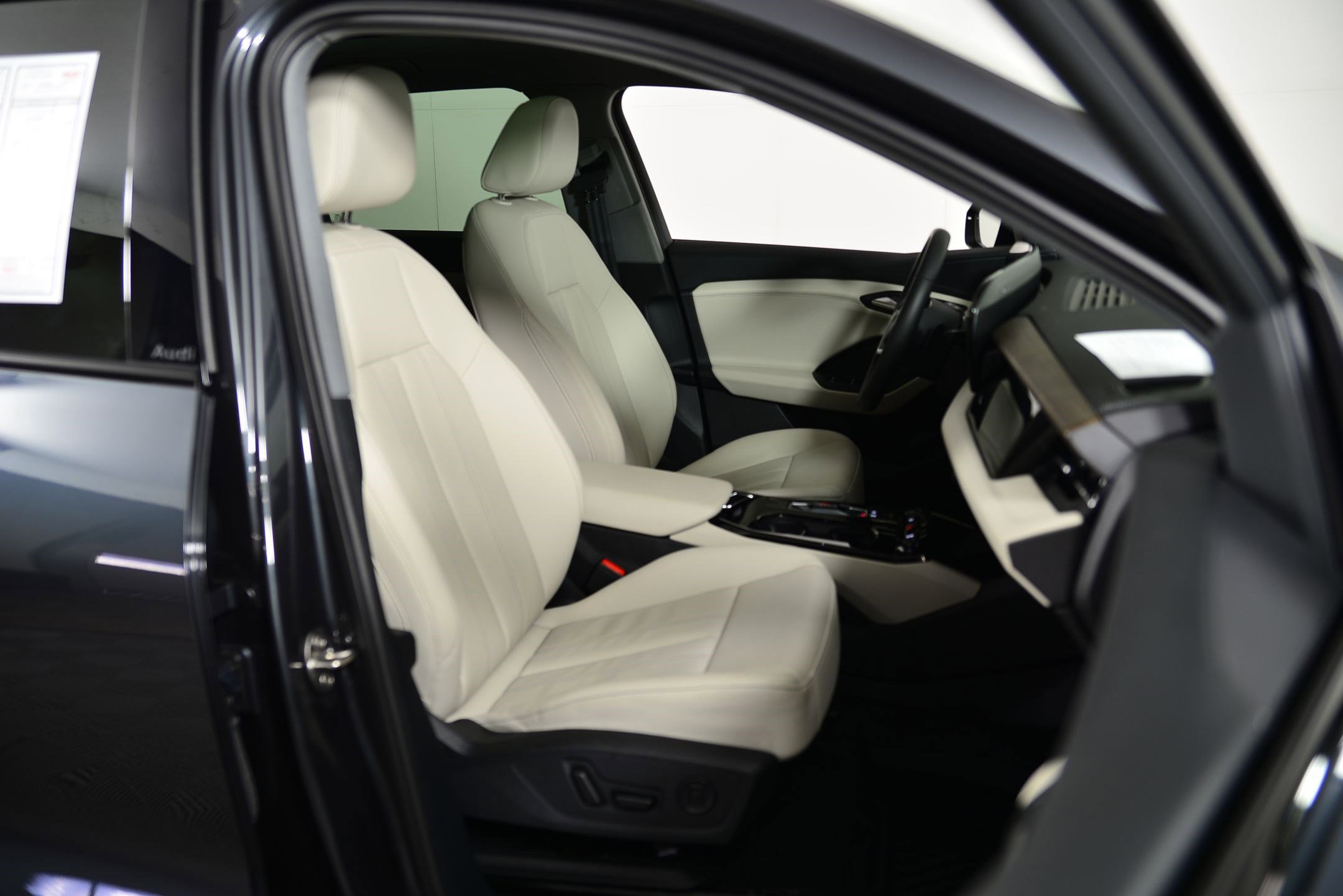 Certified 2025 Audi Q6 e-tron Premium w/ Convenience Package image 16