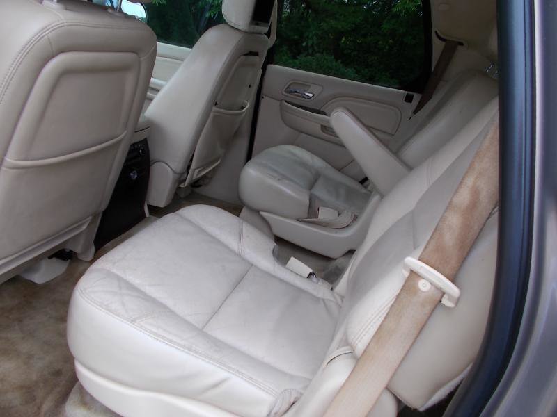 Used 2007 Cadillac Escalade AWD w/ Information Package image 27