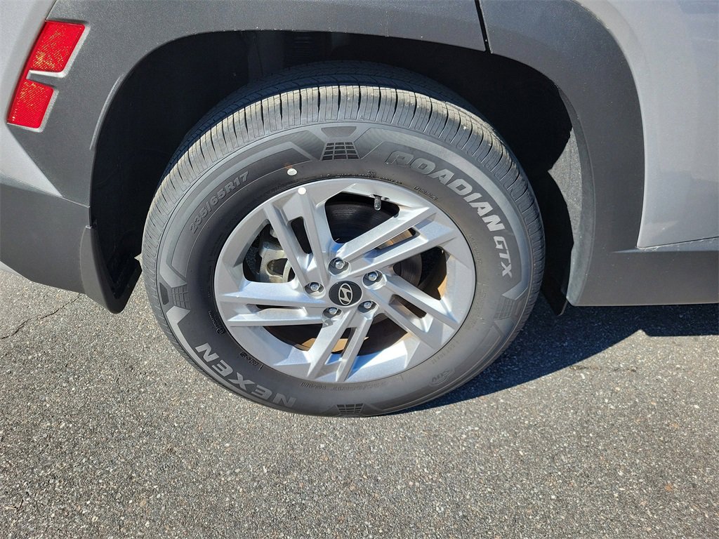 Used 2025 Hyundai Tucson SE image 5