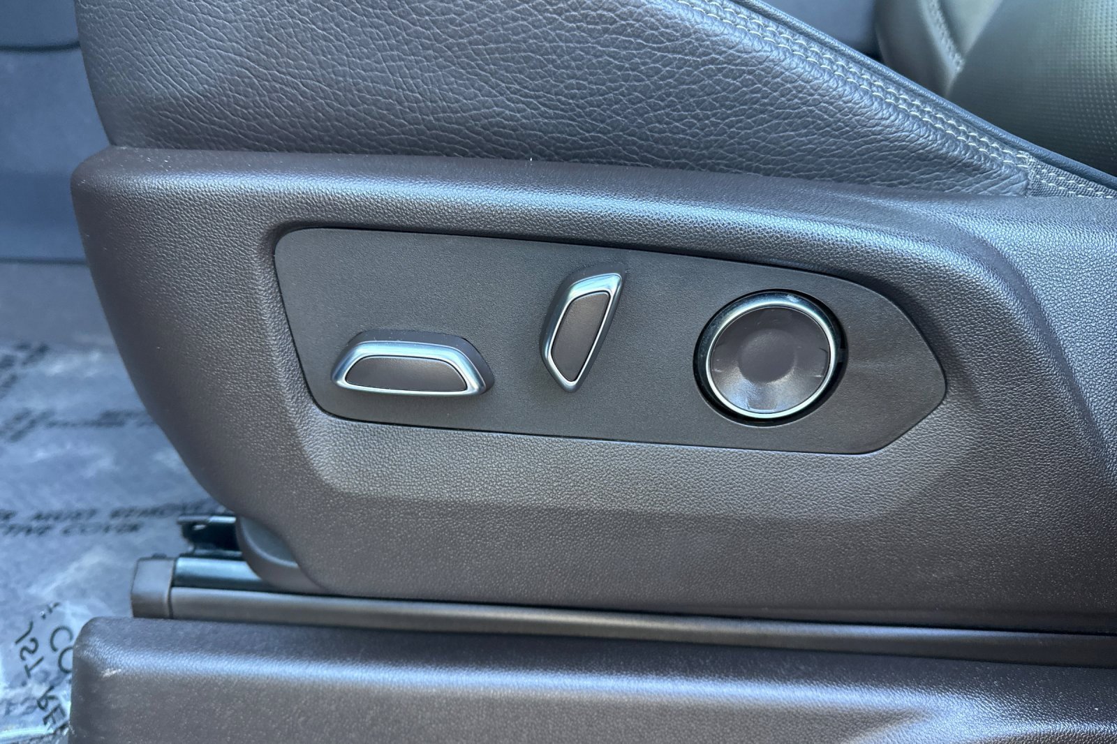 Used 2024 GMC Yukon XL Denali w/ Denali Reserve Package image 14