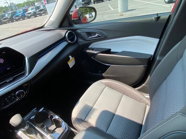 Used 2026 Chevrolet Trax LT w/ Driver Confidence Package FWD image 25