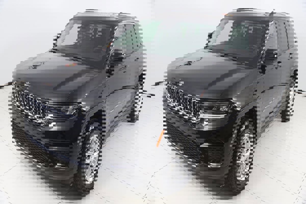 Used 2023 Jeep Grand Cherokee Laredo X image 18