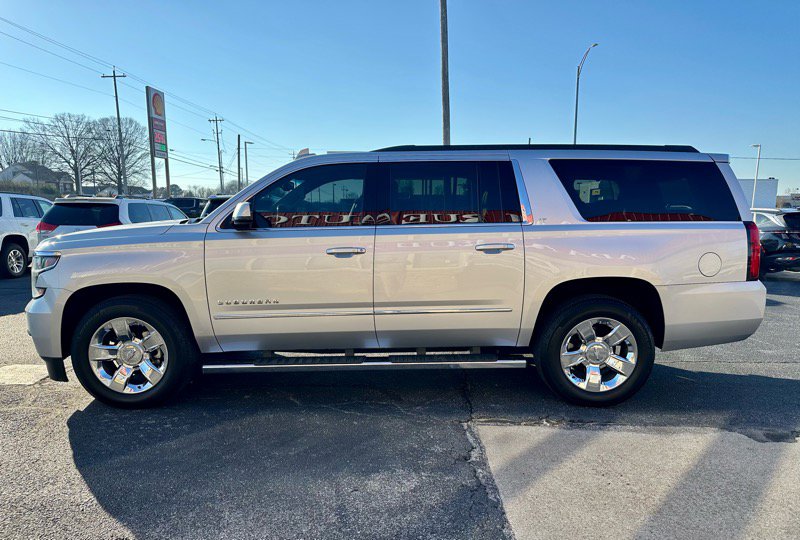Used 2018 Chevrolet Suburban LT w/ LT Signature Package image 5