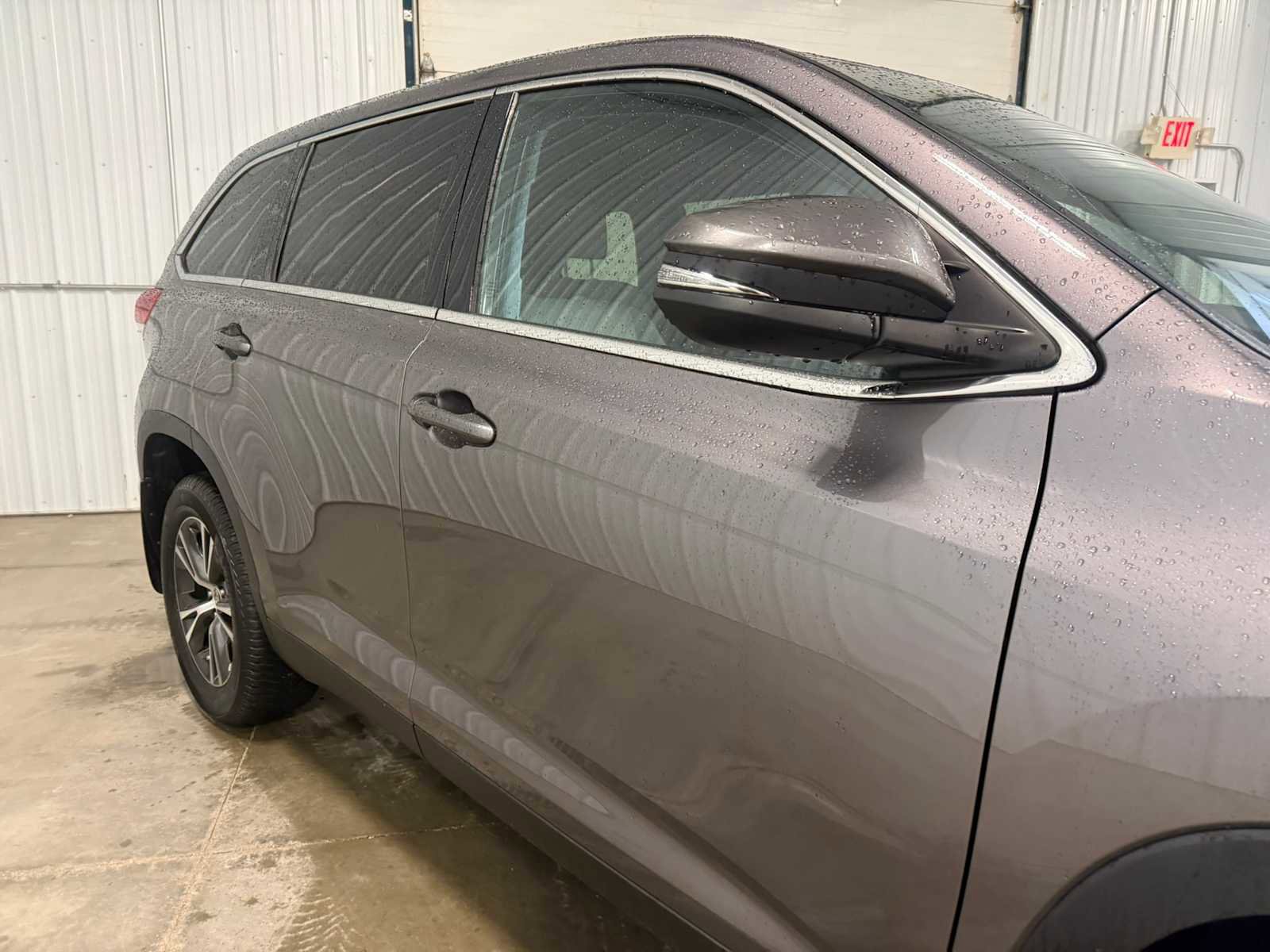 Used 2019 Toyota Highlander LE AWD/4WD image 11