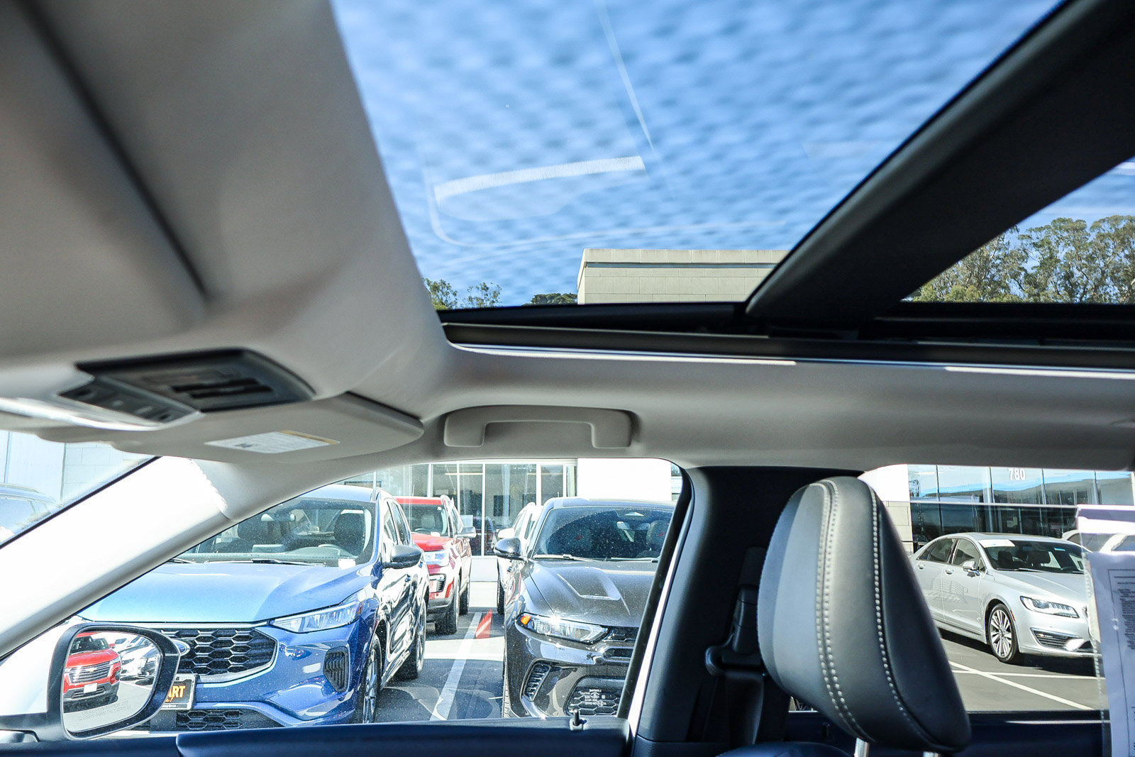 Used 2024 Mitsubishi Outlander SE image 8