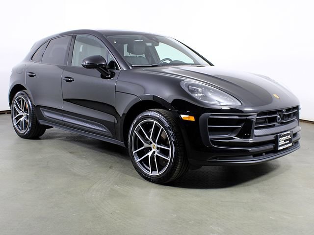 Certified 2024 Porsche Macan image 9