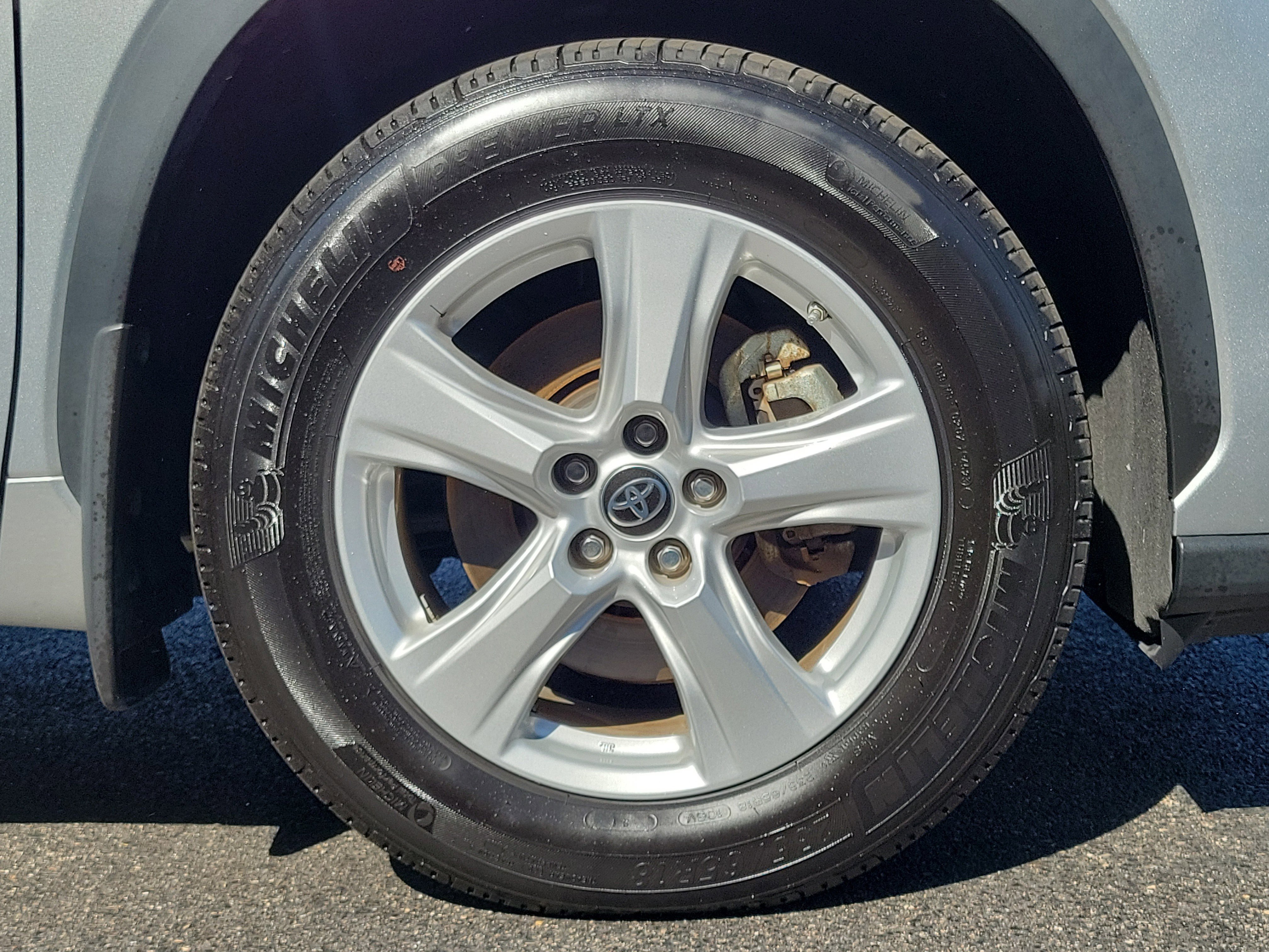 Used 2024 Toyota Highlander LE image 5