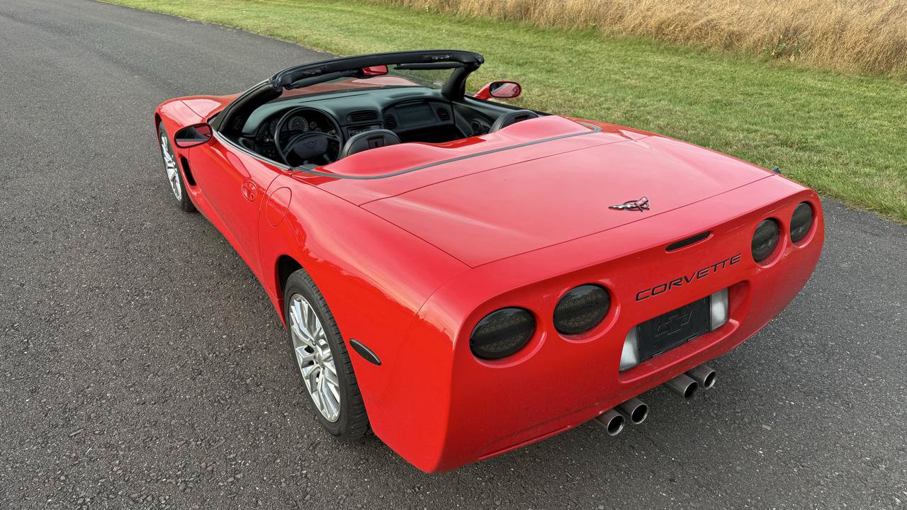 Used 2001 Chevrolet Corvette Convertible w/ Preferred Equipment Group1 RWD image 5