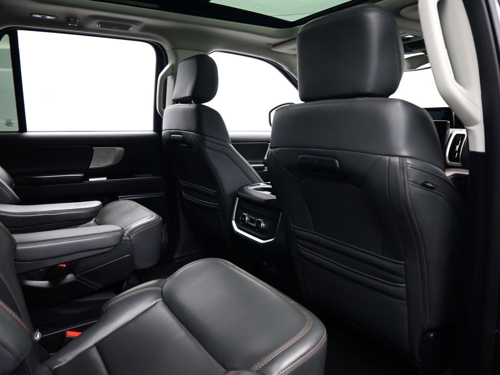 Used 2025 Ford Expedition Active RWD image 31