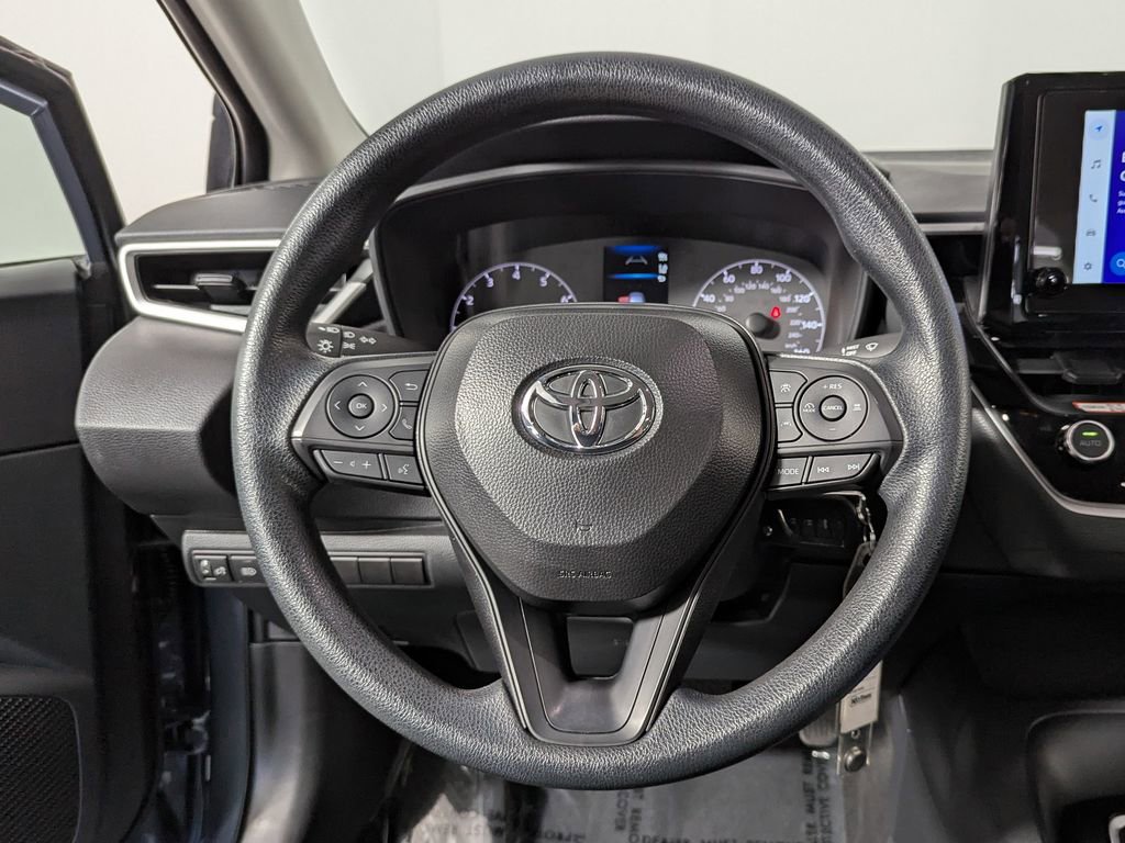 Used 2025 Toyota Corolla LE image 25