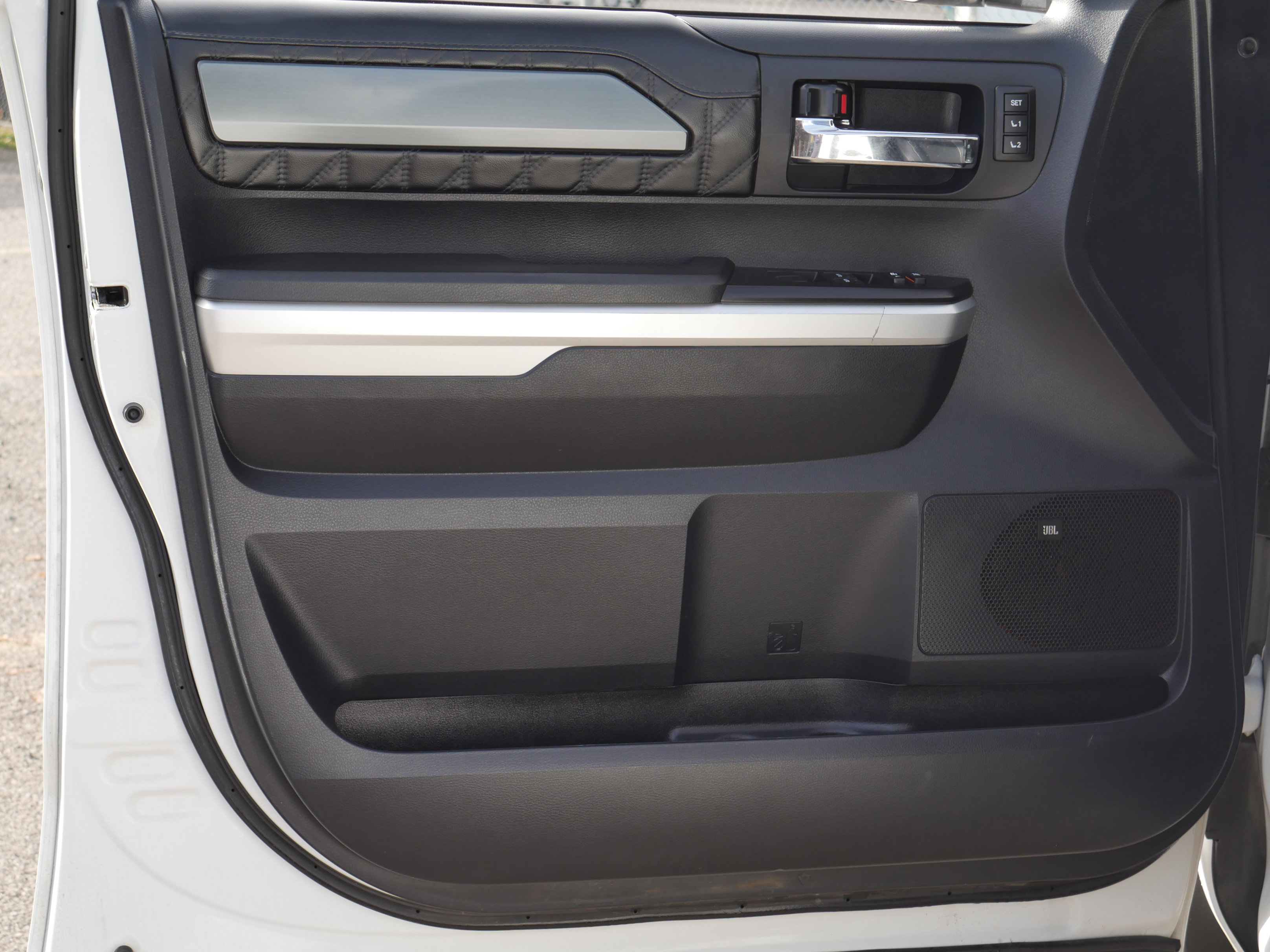 Used 2015 Toyota Tundra Platinum image 33