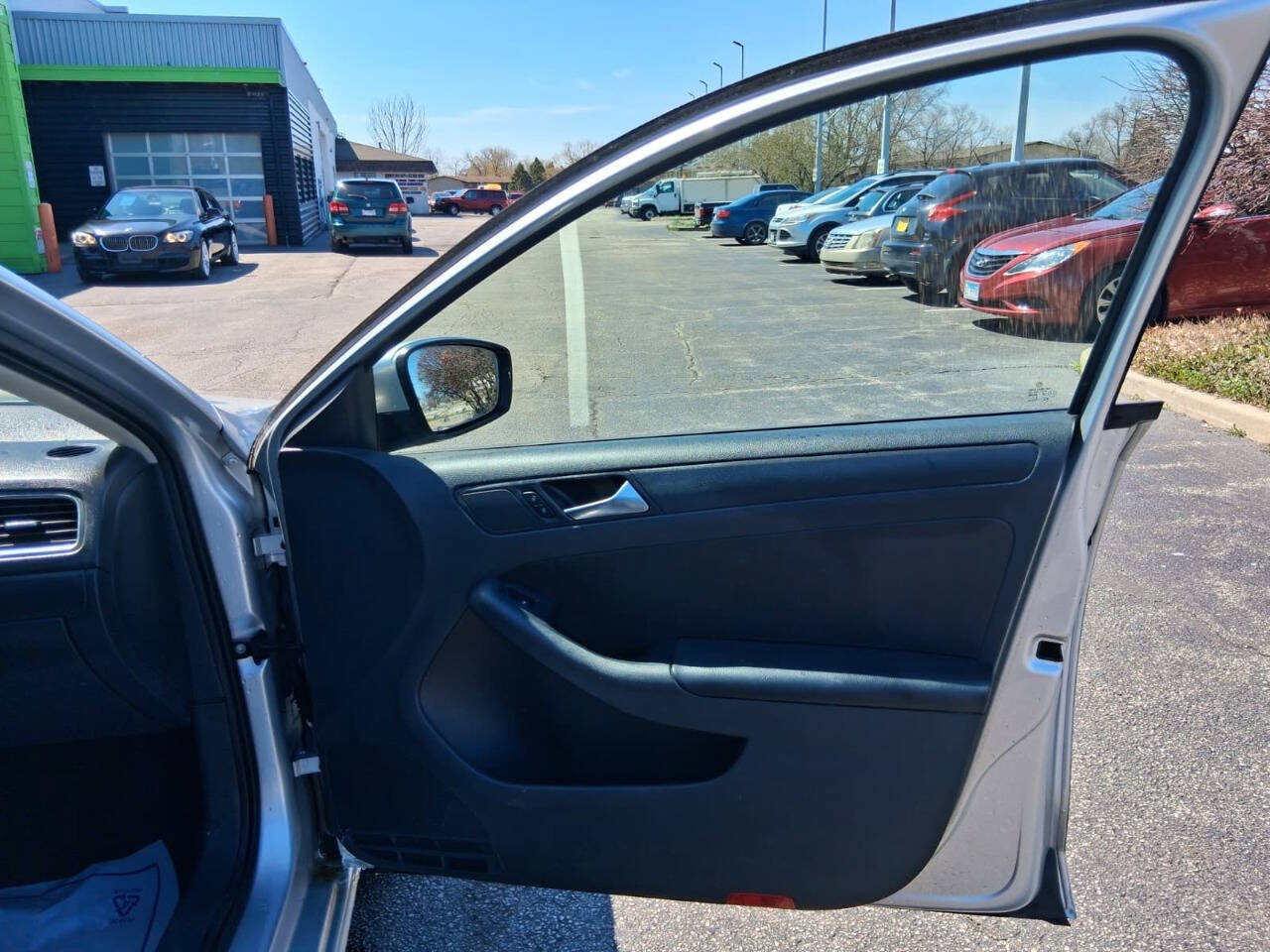 Used 2011 Volkswagen Jetta SE FWD image 9