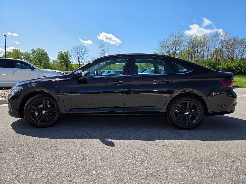 Used 2024 Volkswagen Jetta SE image 21