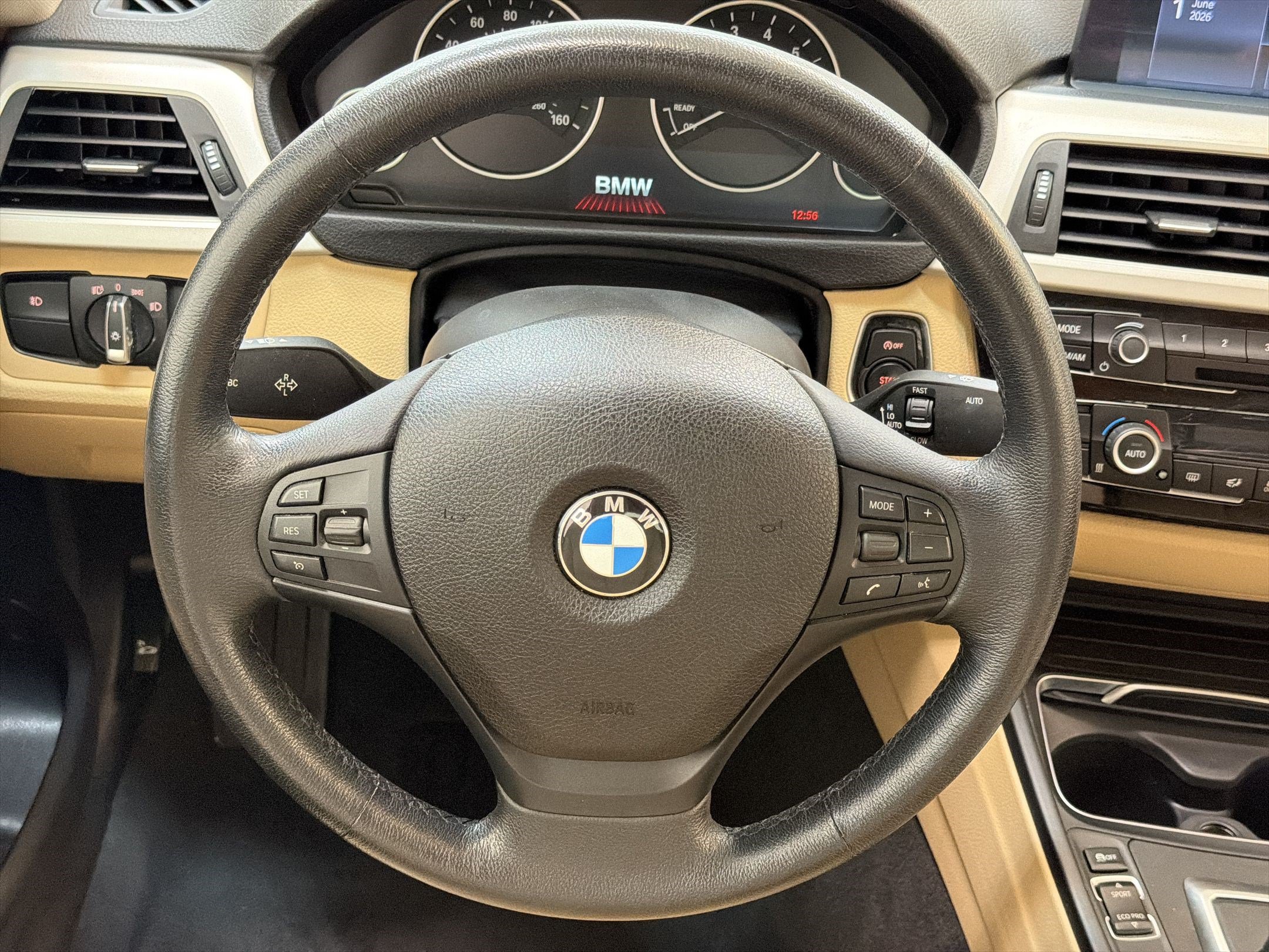 Used 2018 BMW 320i xDrive Sedan w/ Convenience Package AWD/4WD image 16