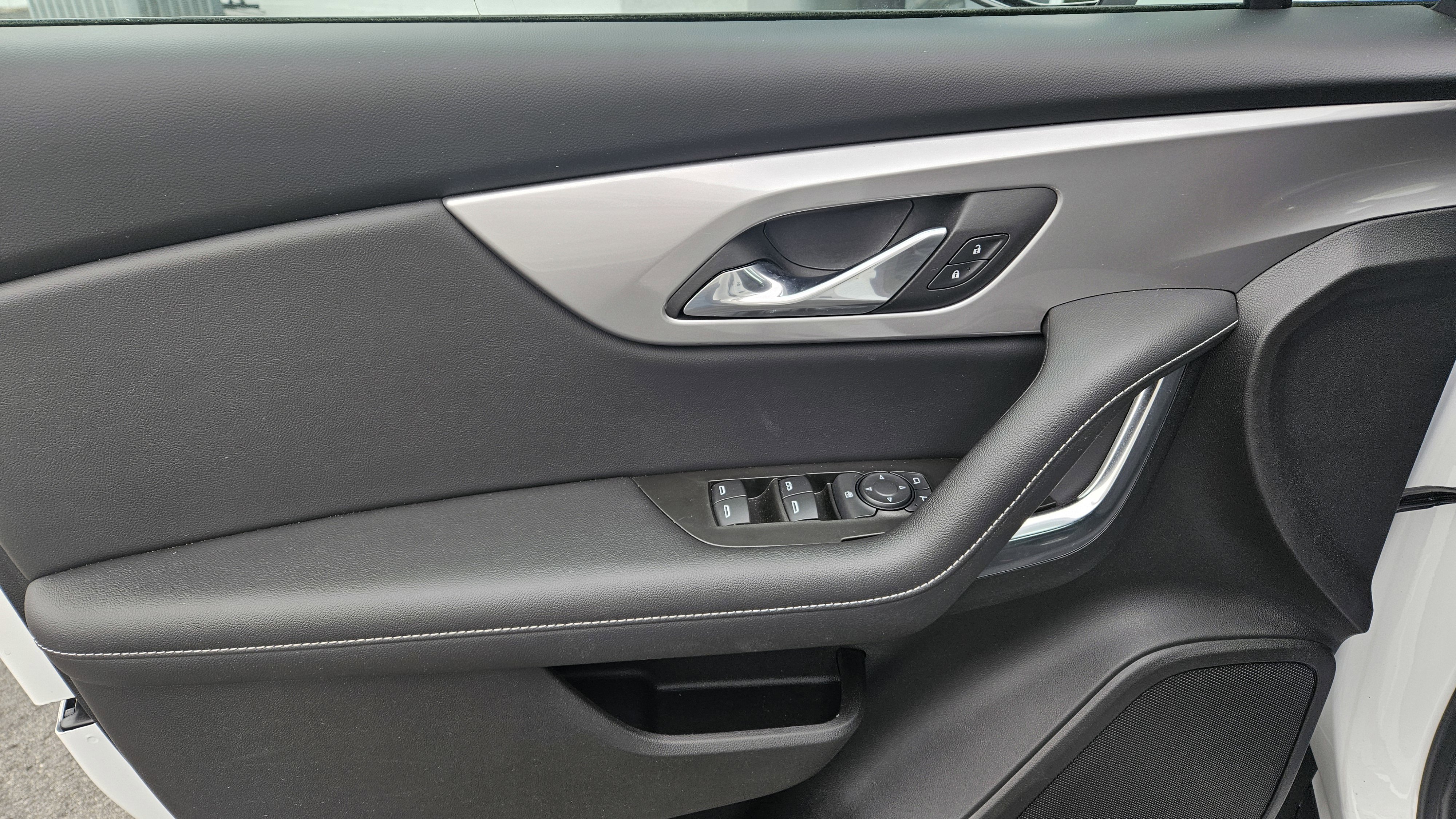 Used 2024 Chevrolet Blazer LT w/ Driver Confidence Package image 11