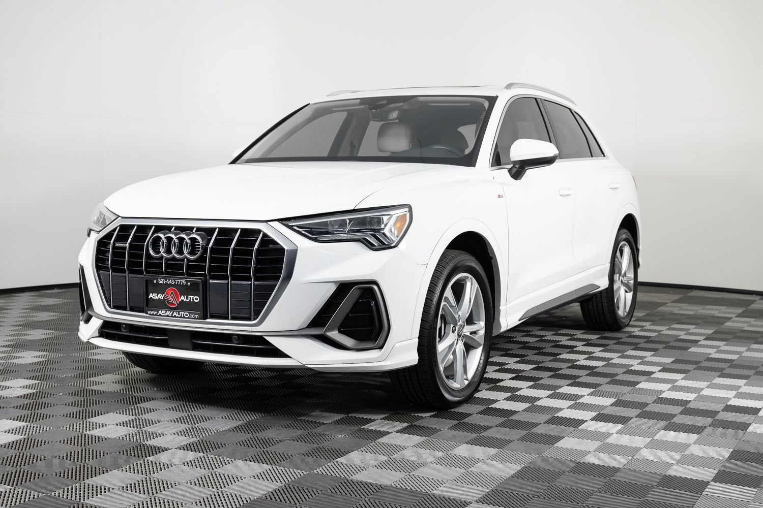 Used 2021 Audi Q3 2.0T Premium Plus w/ Premium Plus Package AWD/4WD image 2
