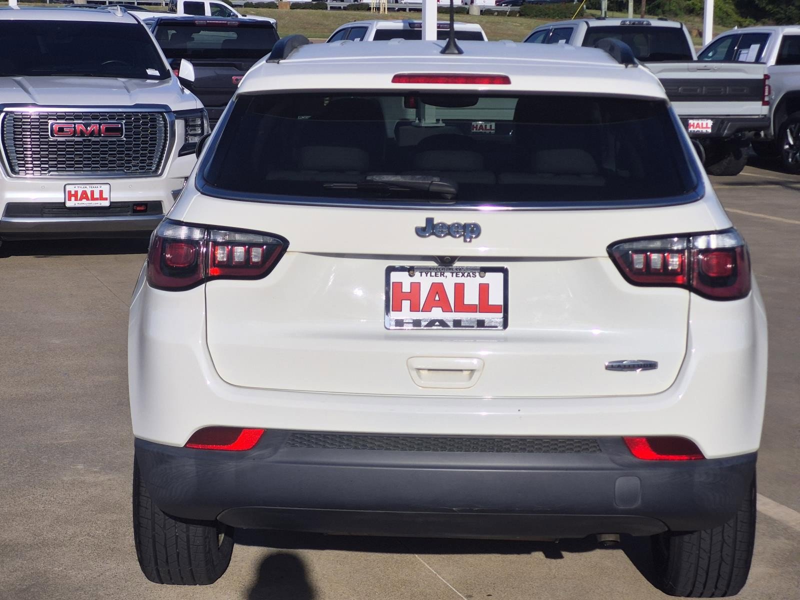 Used 2017 Jeep Compass Latitude w/ Popular Equipment Group image 5