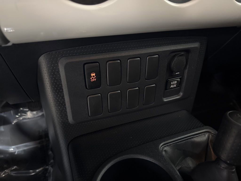 Used 2014 Toyota FJ Cruiser 4WD w/ Convenience Package image 17