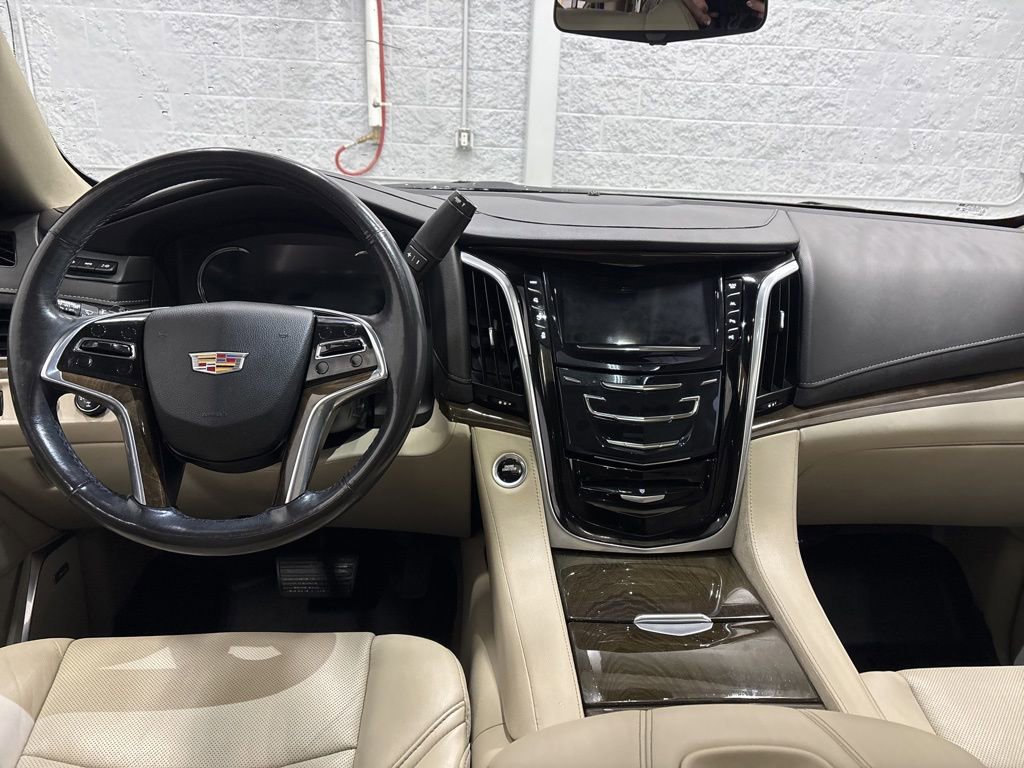 Used 2020 Cadillac Escalade Premium Luxury image 10