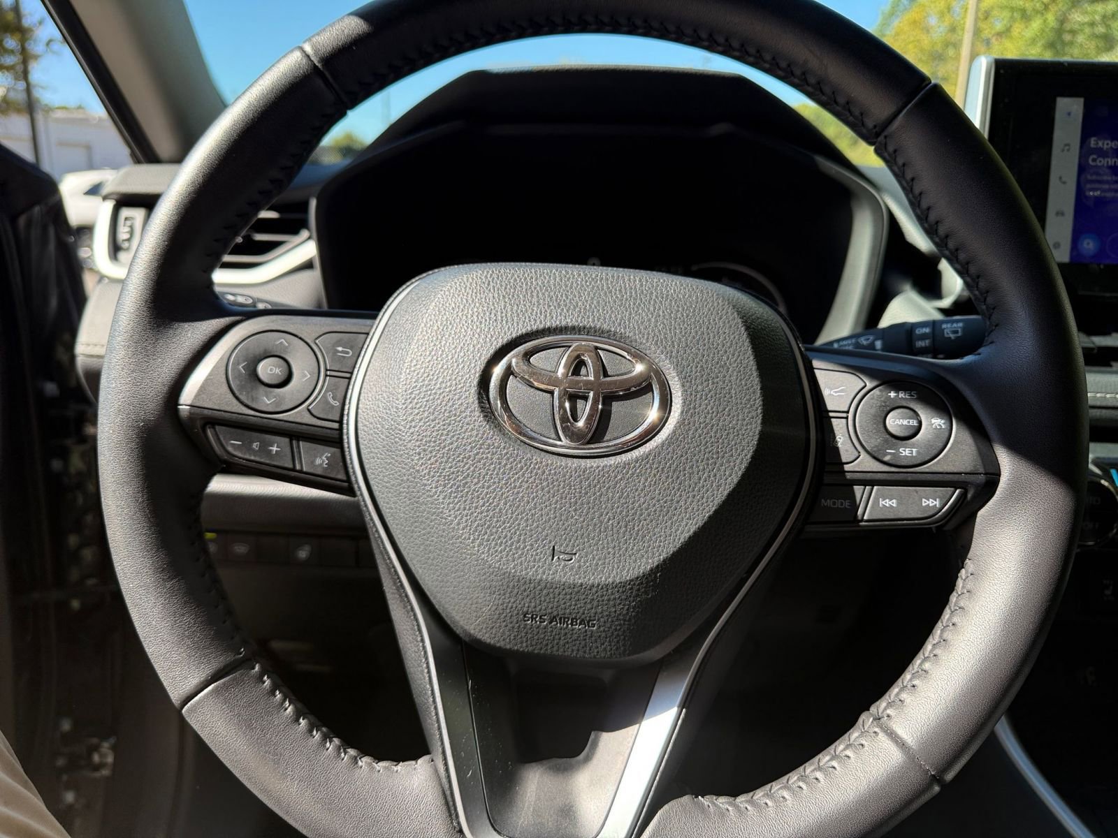 Used 2025 Toyota RAV4 XLE image 28