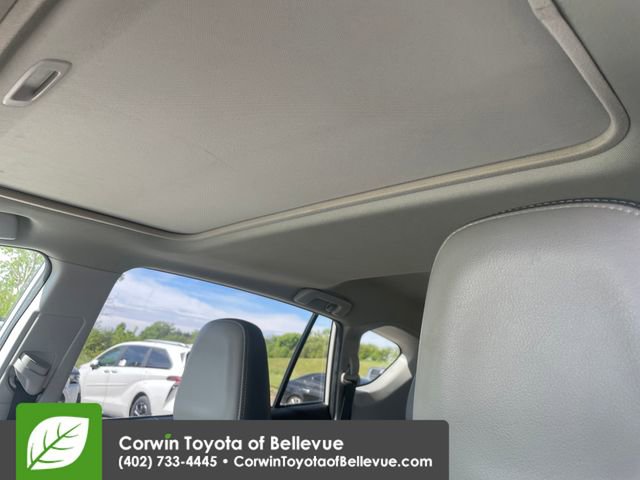 Used 2015 Toyota RAV4 Limited AWD/4WD image 25