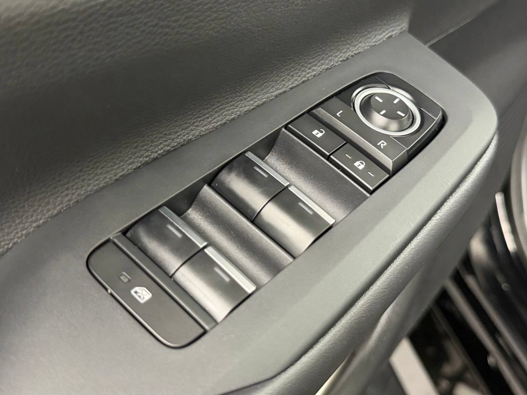 Used 2025 Toyota Prius Plug-In Hybrid FWD image 20