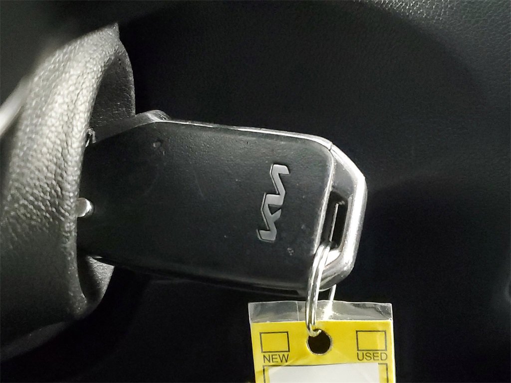 Used 2022 Kia Sorento LX image 24