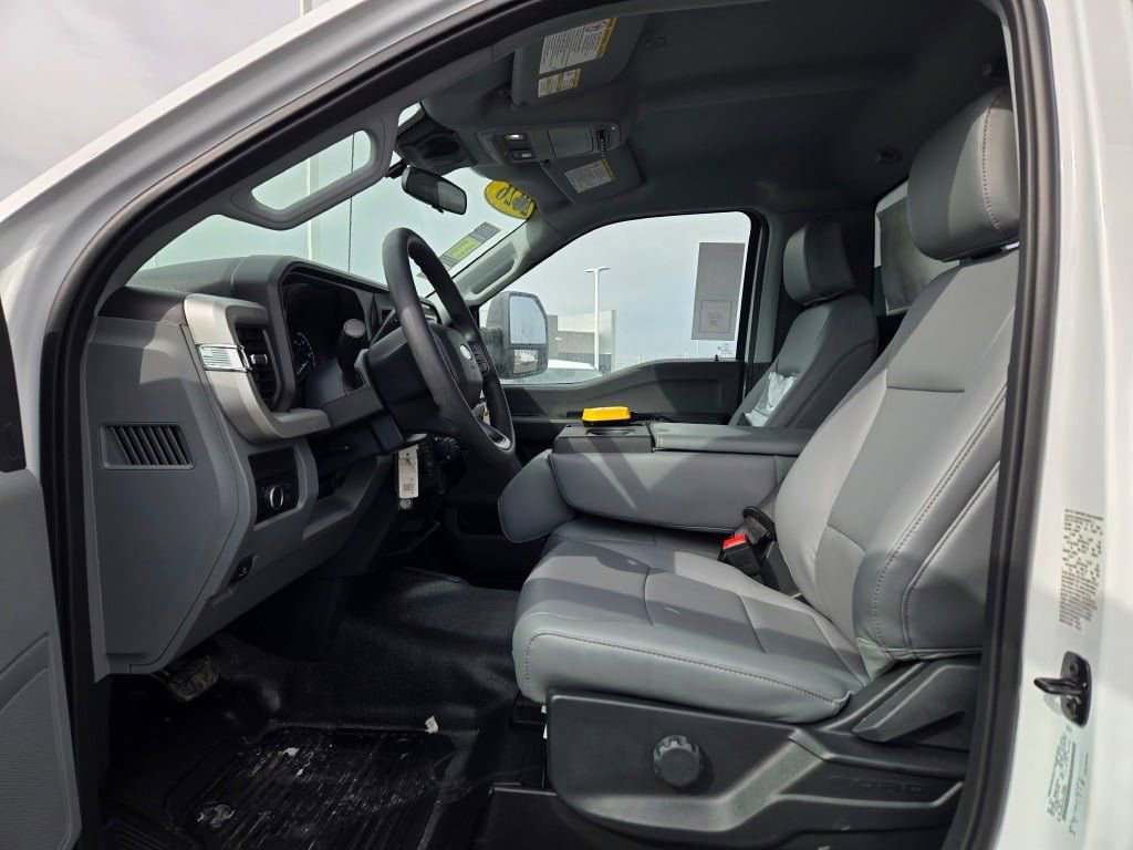 New 2026 Ford F550 4x4 Regular Cab Super Duty image 14