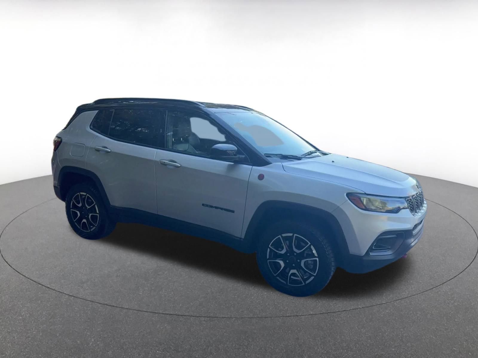 Used 2025 Jeep Compass Trailhawk video 2