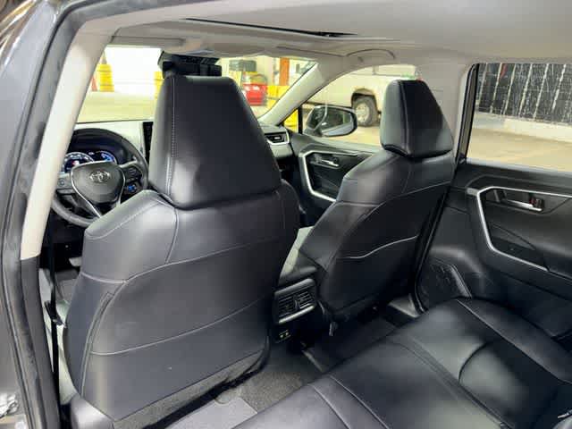 Used 2019 Toyota RAV4 Limited w/ Carpet Mat Package AWD/4WD image 30