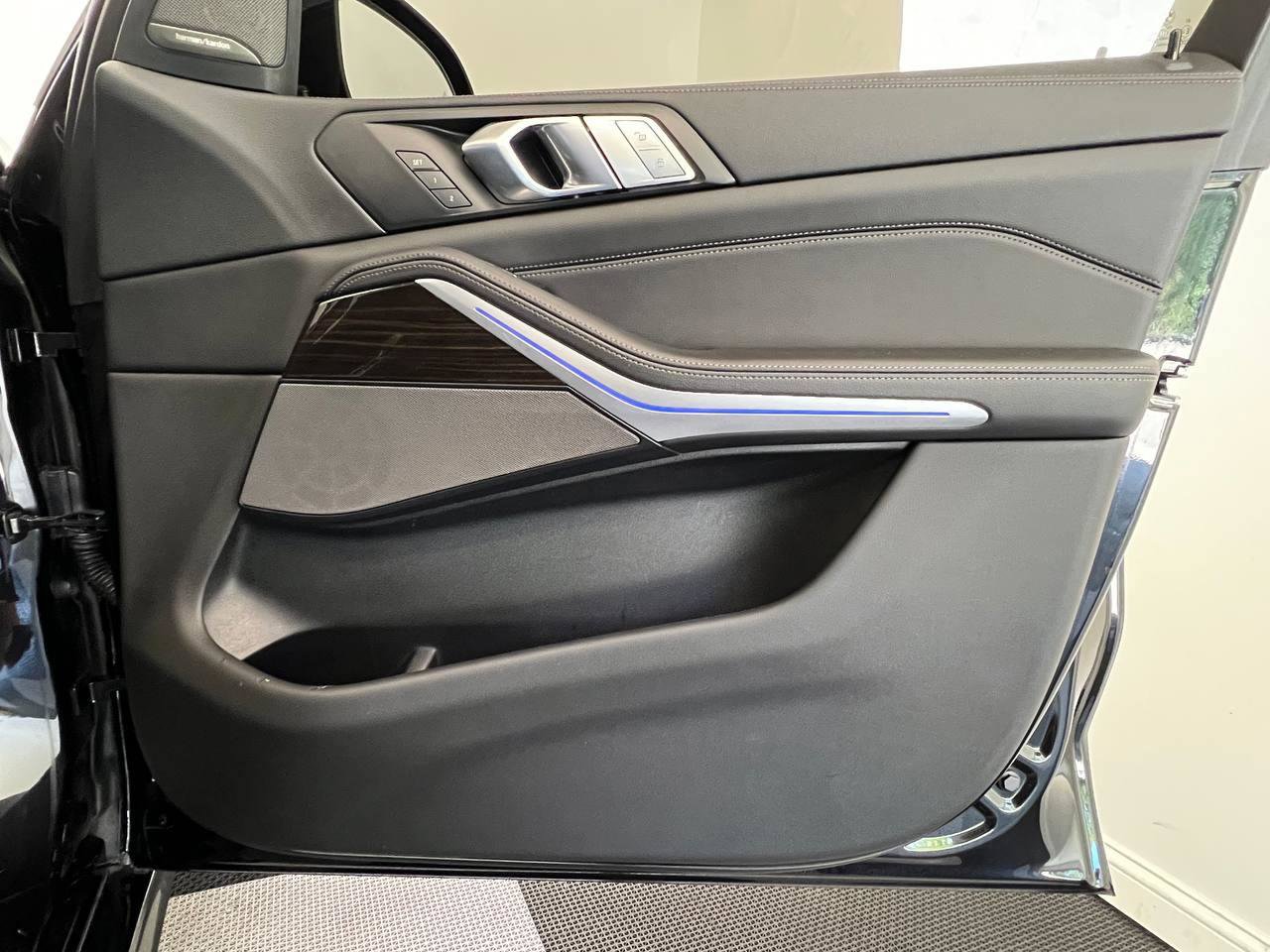 Used 2020 BMW X7 M50i w/ Executive Package image 12