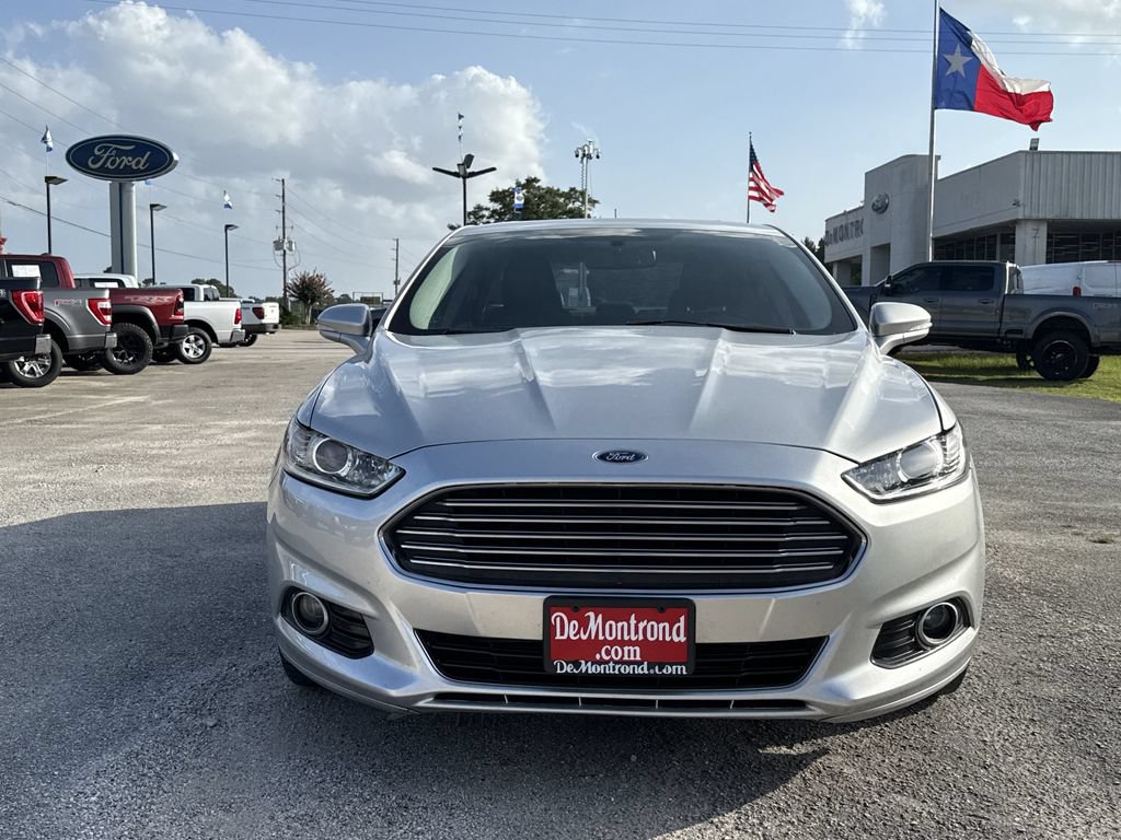Used 2016 Ford Fusion Titanium FWD image 2