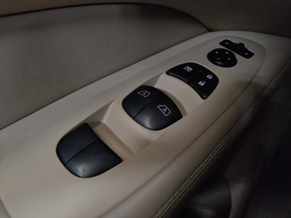 Used 2015 Nissan Pathfinder Platinum w/ Family Entertainment Package FWD image 32