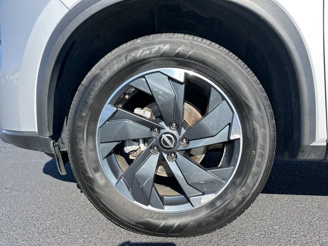Used 2024 Nissan Rogue SV image 31