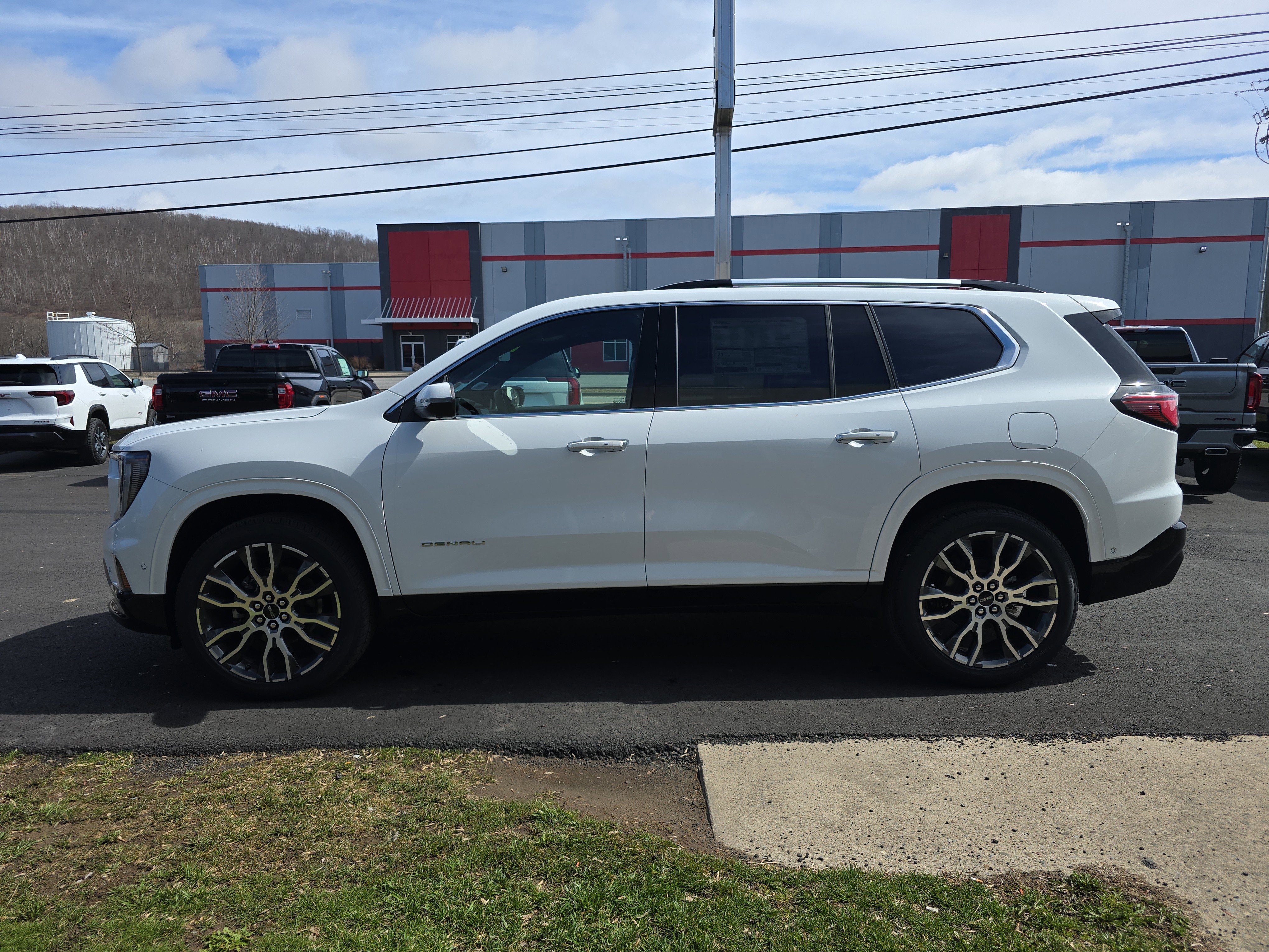 New 2026 GMC Acadia Denali Ultimate w/ LPO, Floor Liner Package AWD/4WD image 7