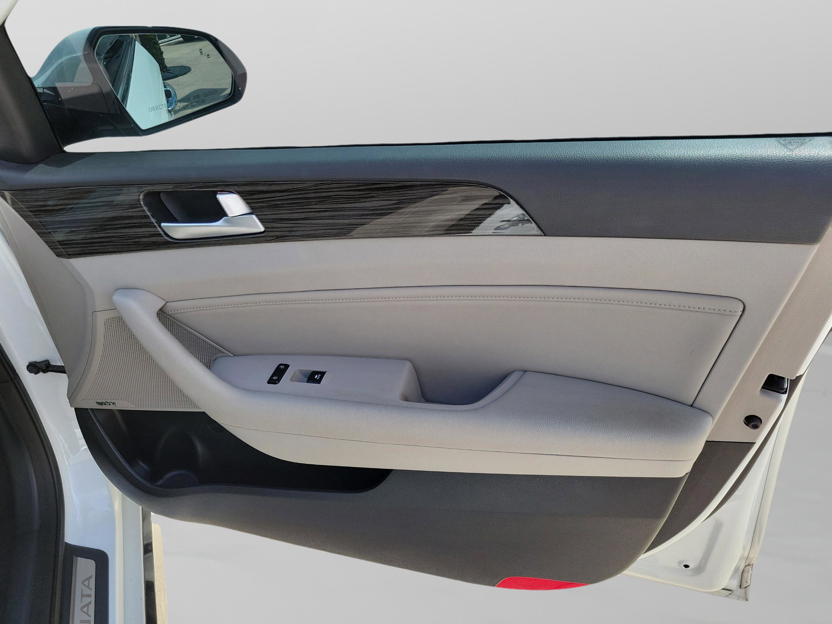 Used 2015 Hyundai Sonata Limited w/ Option Group 05 FWD image 9