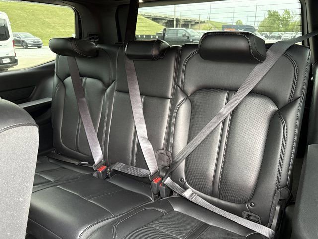 Used 2024 Jeep Wagoneer 4WD w/ Premium Group I image 7