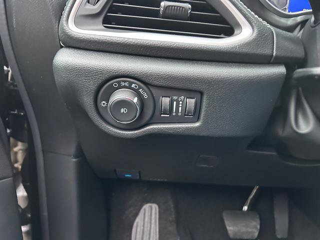 New 2026 Chrysler Pacifica Select AWD/4WD image 18