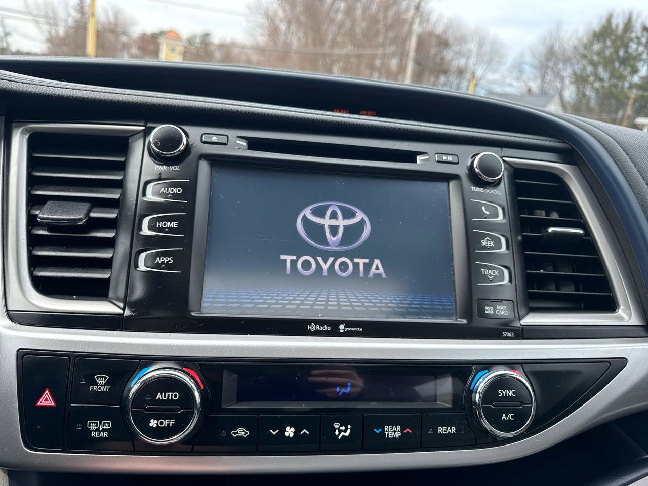 Used 2015 Toyota Highlander XLE image 38