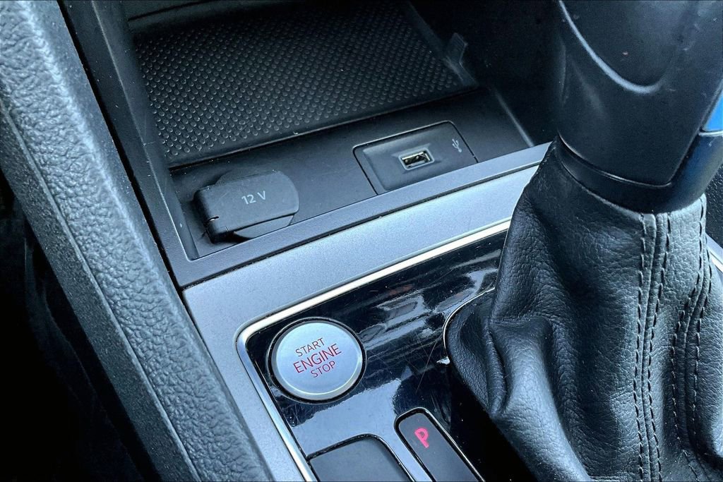 Used 2022 Volkswagen Passat 2.0T SE image 15