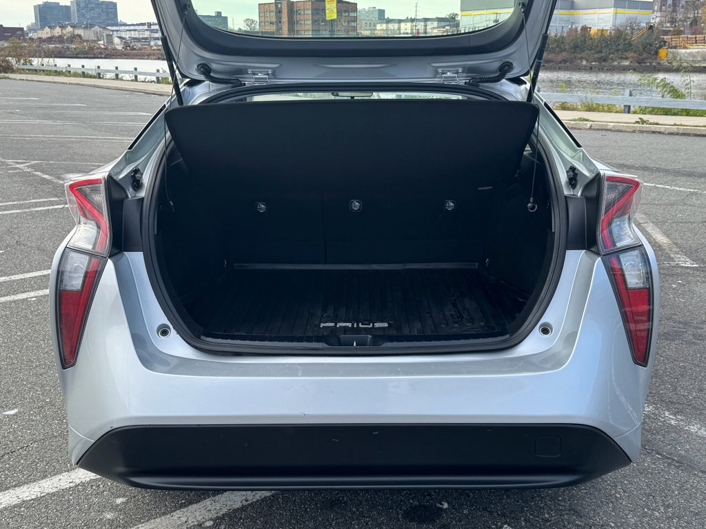 Used 2016 Toyota Prius image 28